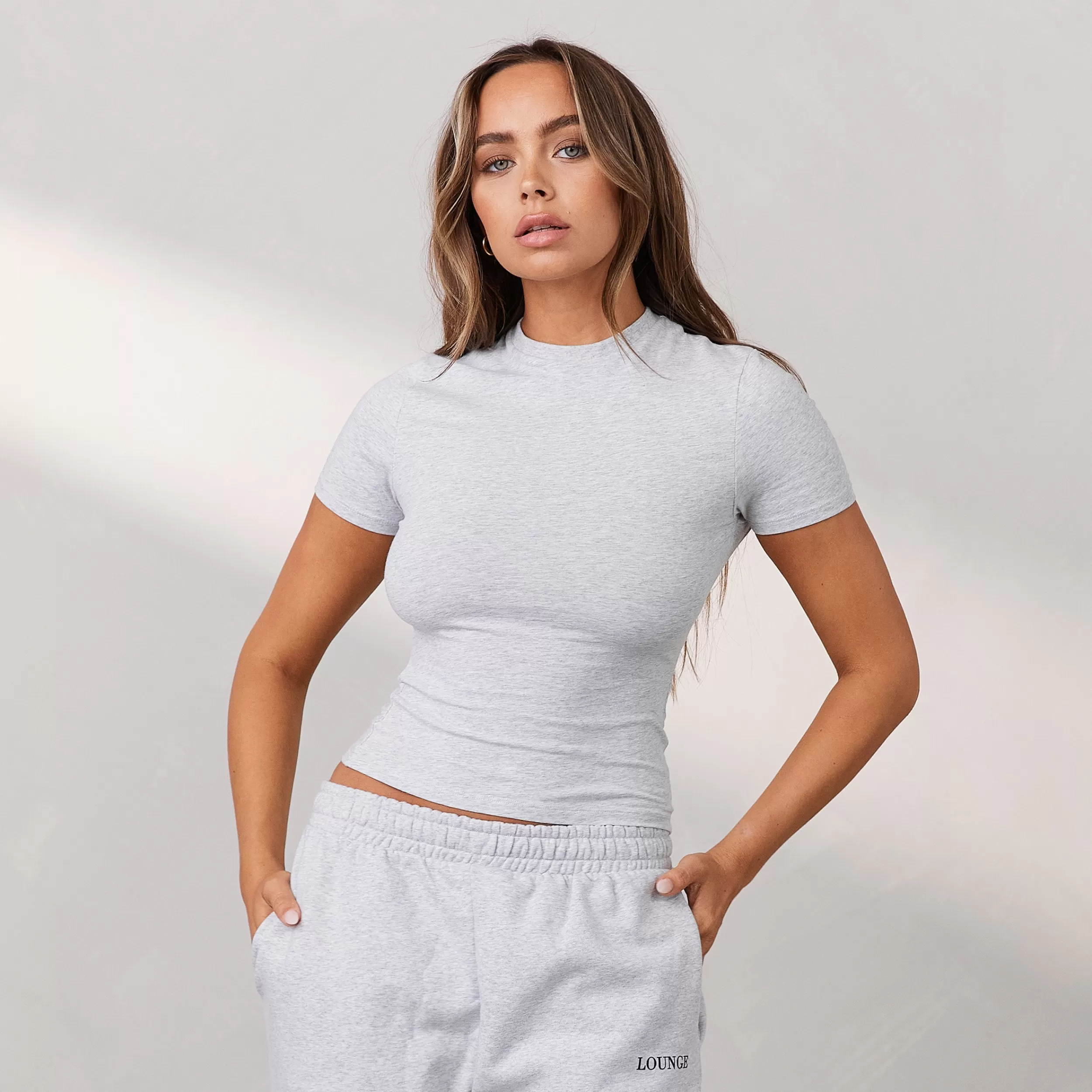 Essential Kurzärmeliges Tailliertes T-Shirt - ^Lounge Online