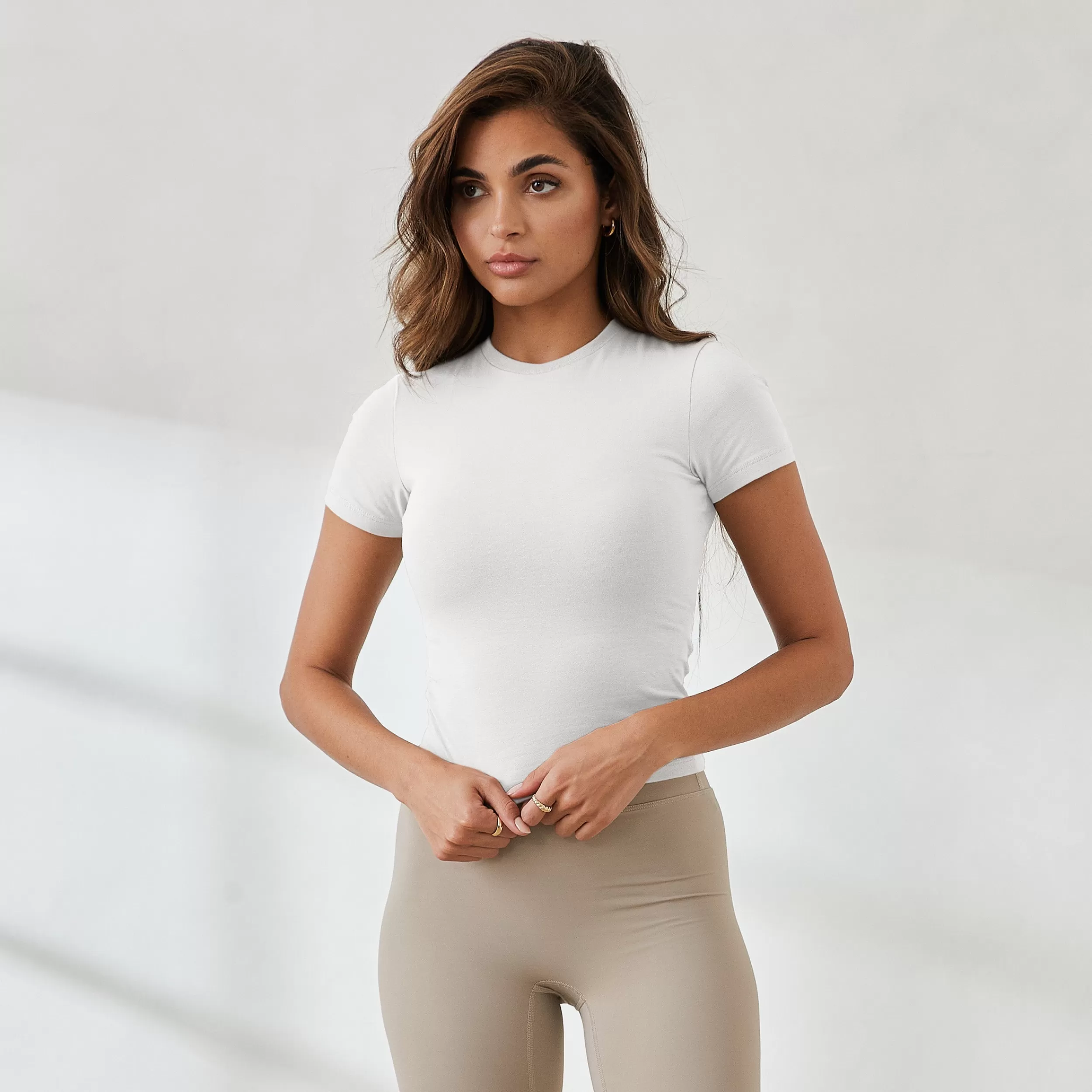 Essential Kurzärmeliges Tailliertes T-Shirt - ^Lounge Online
