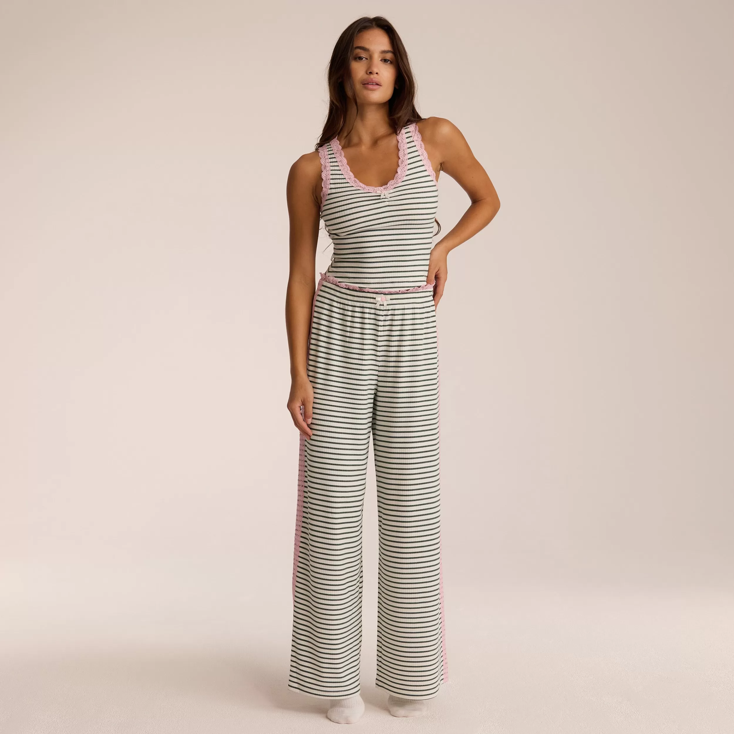 Pyjamashose mit Spitze - Grüner Streifen^Lounge New