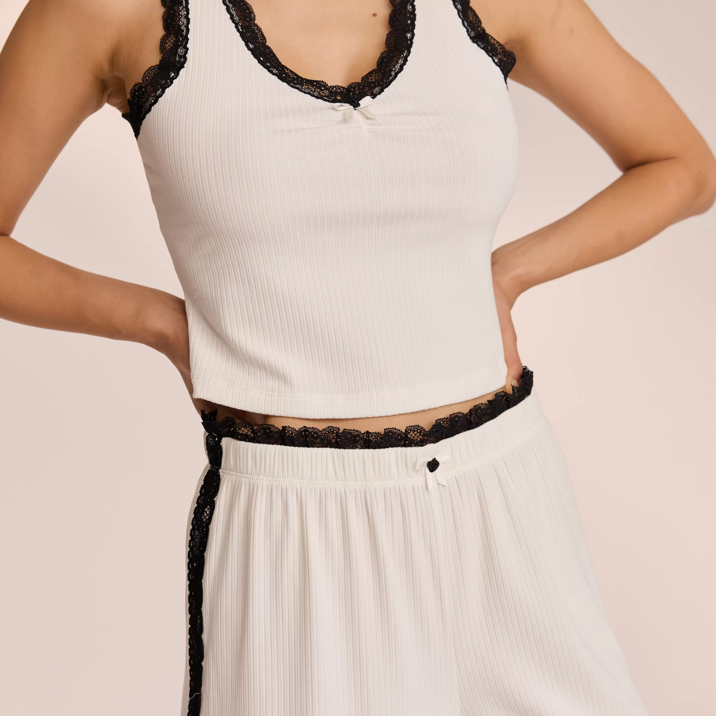 Pyjamashose mit Spitze - ^Lounge Flash Sale